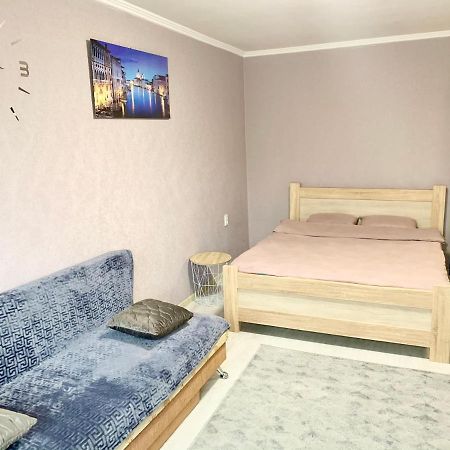 Апартаменты В Центре По Проспекту Победы Парковка Рядом Chernihiv Luaran gambar
