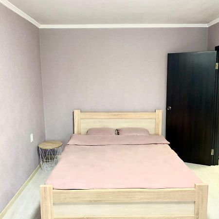Апартаменты В Центре По Проспекту Победы Парковка Рядом Chernihiv Luaran gambar