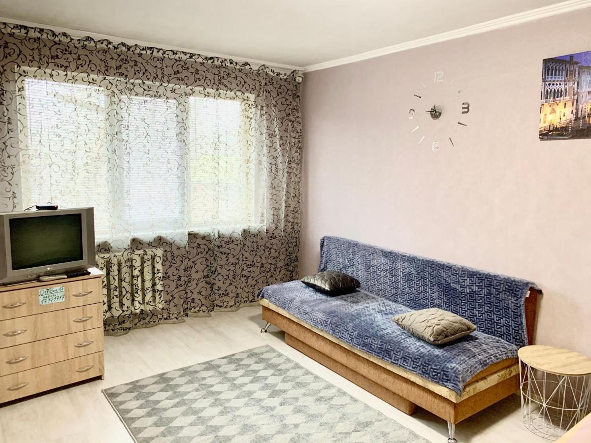 Апартаменты В Центре По Проспекту Победы Парковка Рядом Chernihiv Luaran gambar